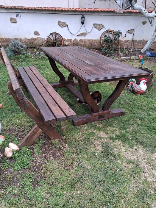 Градински маси и пейки