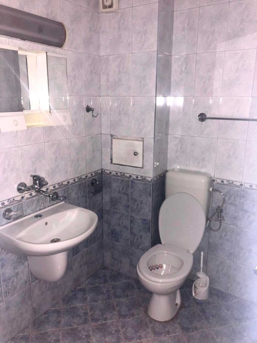 Дава се под наем Двустаен апартамент в Бургас, Център - 50 кв.м за 306 € - Снимка #3