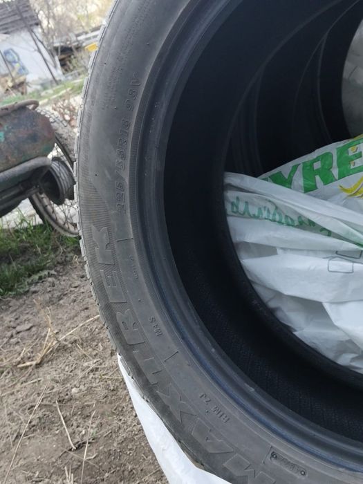 Шины Maxtrek комплект