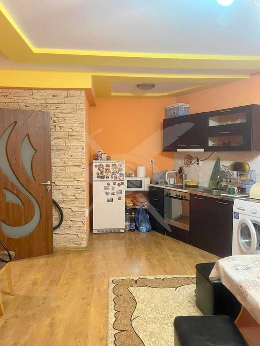 Продава се Двустаен апартамент в Пазарджик, Център - 68 кв.м за 1192 €/кв.м - Снимка #2