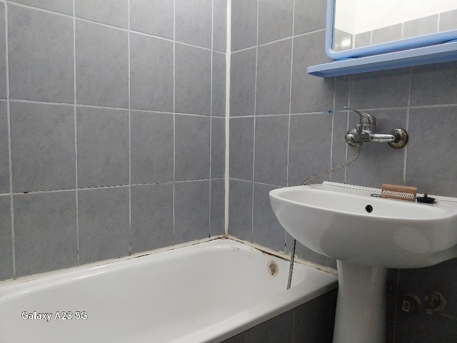 Închiriez garsoniera