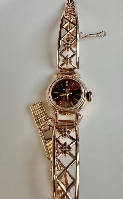 Златен съветски руски часовник