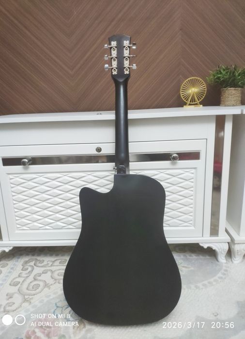 Акустическая гитара в идеальном состояний