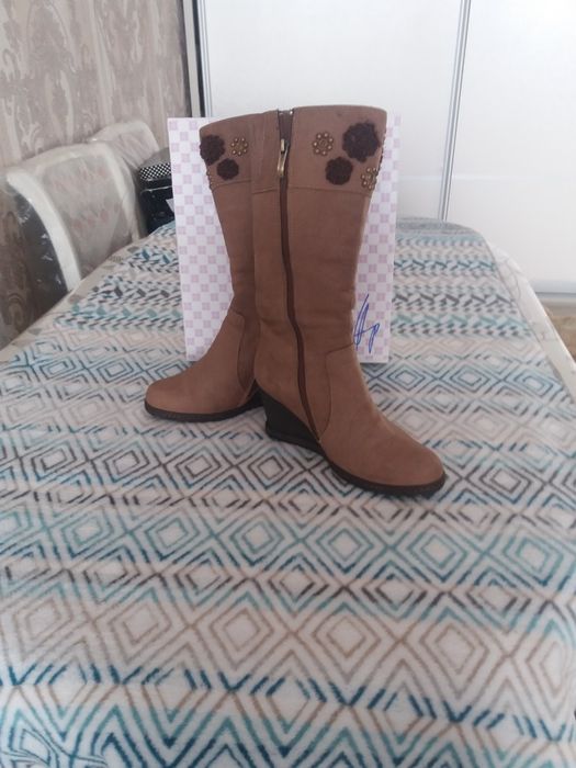 Продам зимние сапоги