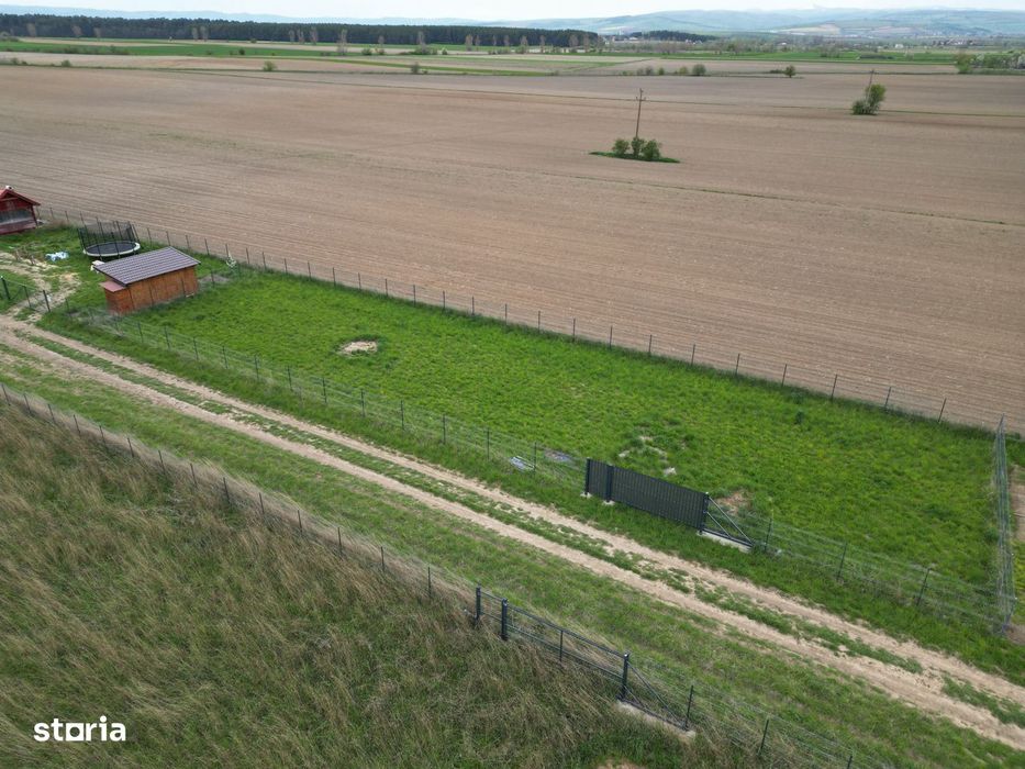 Teren intravilan 710 M²  împrejmuit com. Reci Covasna
