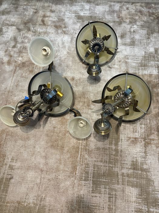 Set 3 lustre clasice din metal bronz antichizat și sticlă alabastru