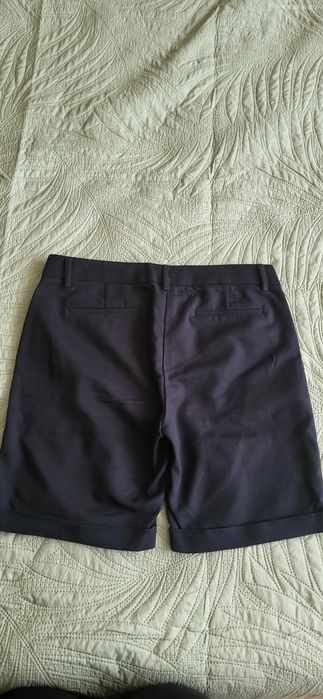 Pantaloni scurți