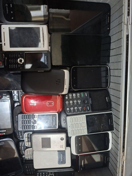 Telefoane funcționale mai vechi . 20 de lei telefonu