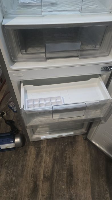 Продам новый холодильник LG.