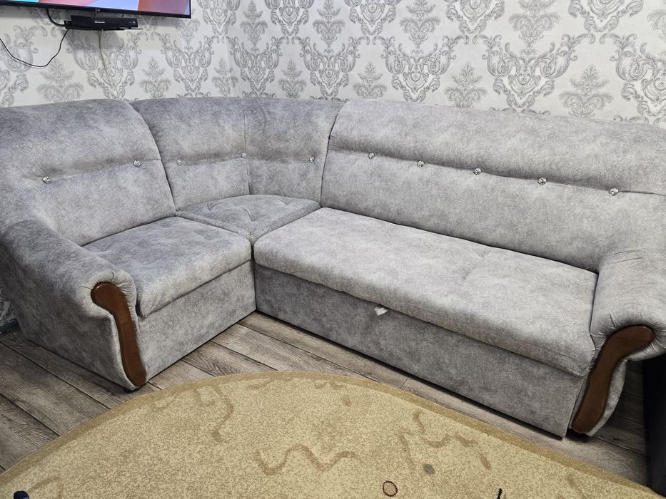 Диван угловой продам