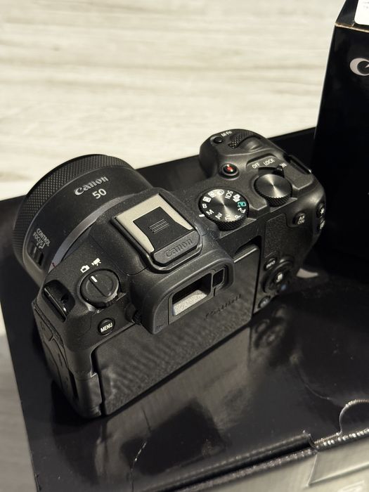 Canon R8 + RF 50mm f1.8 - Garantie 2027
