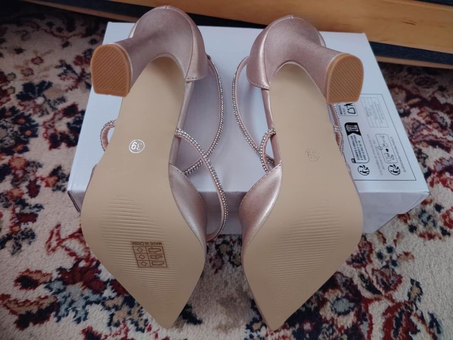 Официални обувки на ток