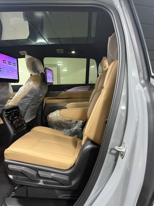 Cadillac Escalade IQ Sport 2
