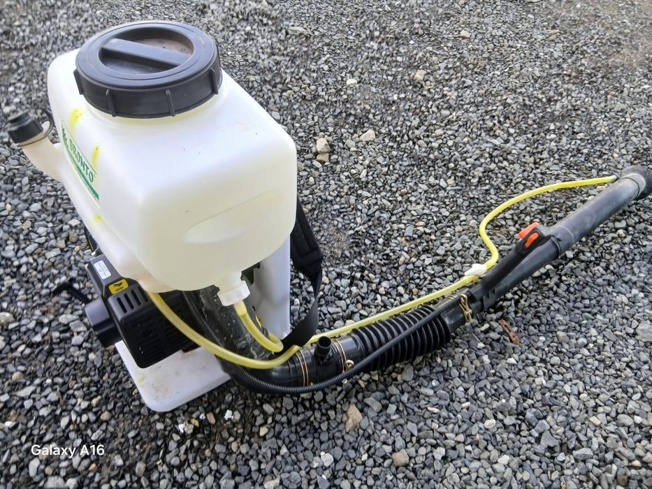 Atomizor (pompa stropit )cu motor pe benzina