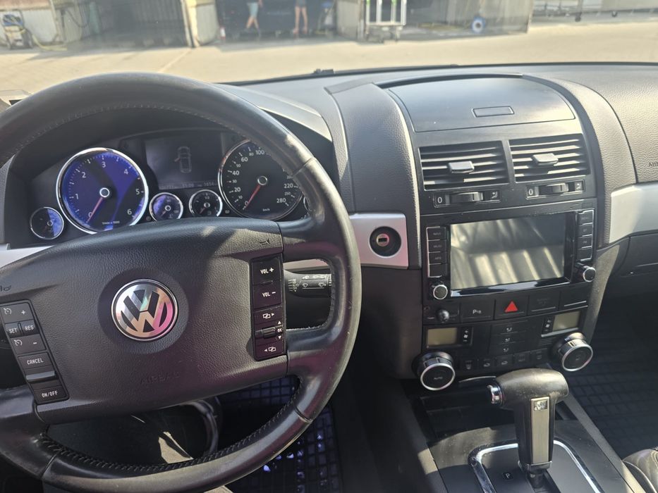 VOLKSWAGEN Touareg 0 — imagine 2