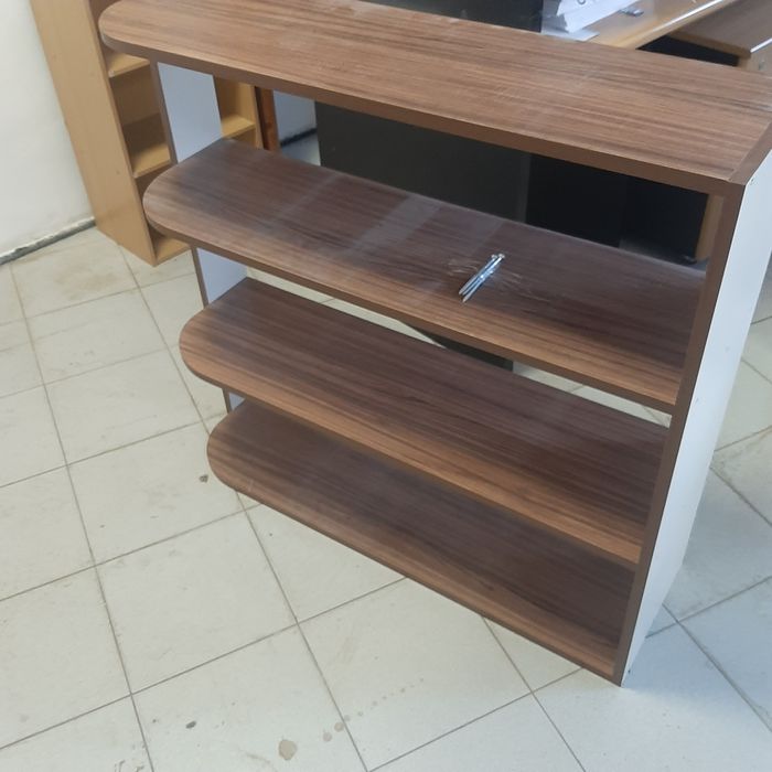 Продавам офис обзавеждане в отлично състояние