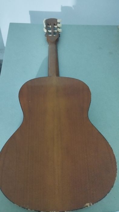 Гитара небольшая