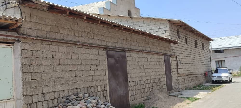 Arendaga joy Food City ni oldida