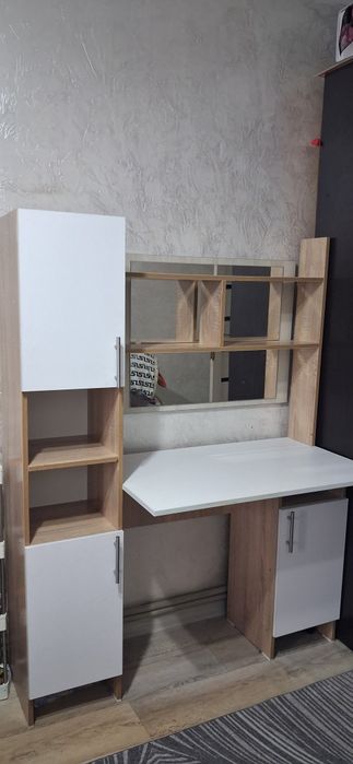 Компьютерный стол с надстройкой