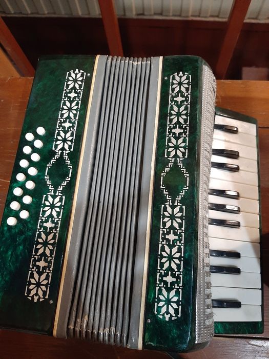 Аккордеон Малыш продам