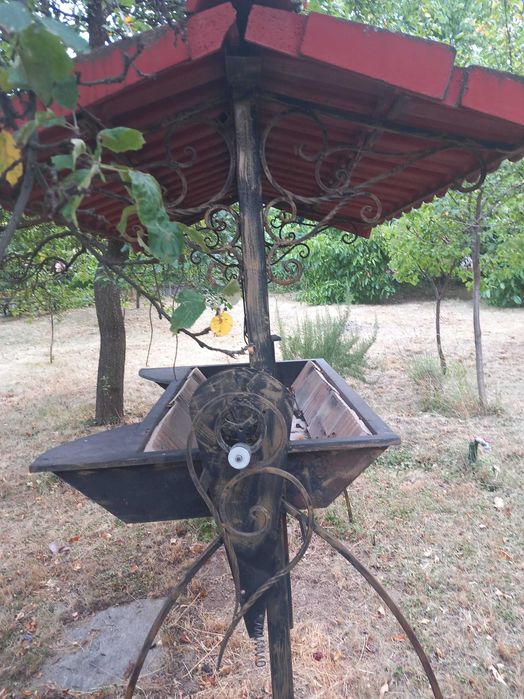 Продавам масивно барбекю