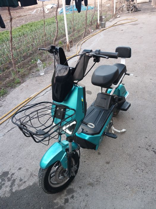 Racing skuter sotiladi