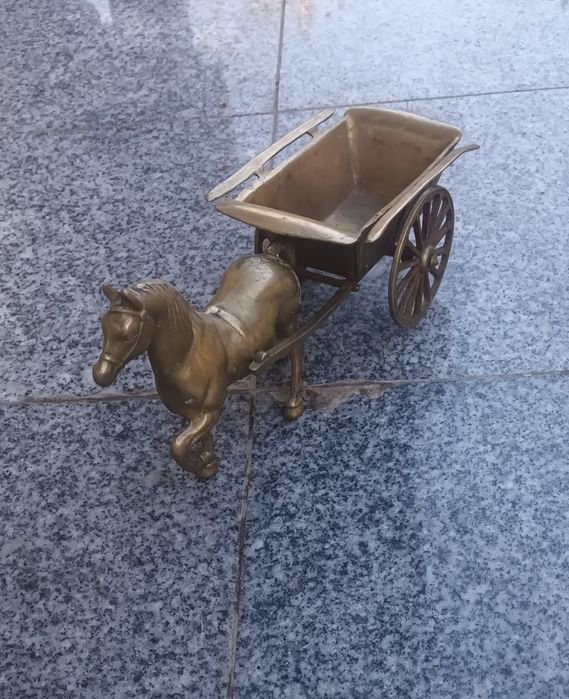 Cal cu trăsură din Bronz