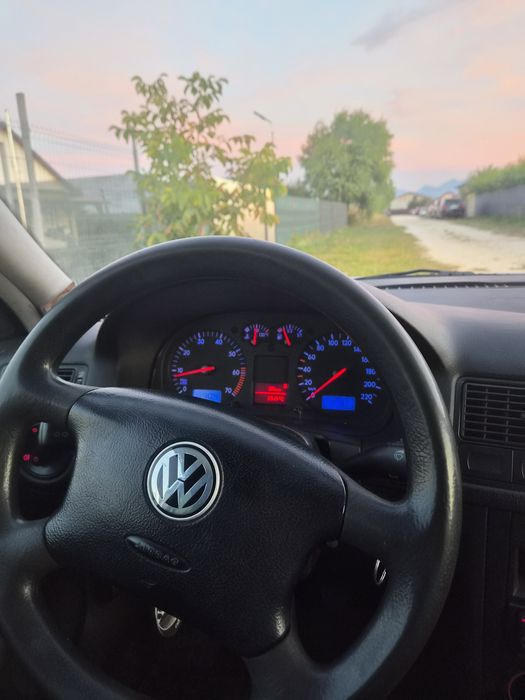 Volkswagen Golf 2002 benzină, 1.887 € — imagine 2