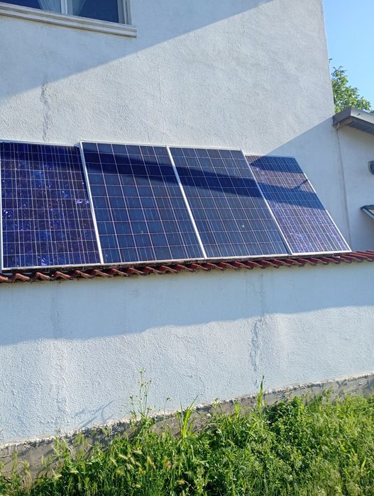 Vând  sistem panouri solare