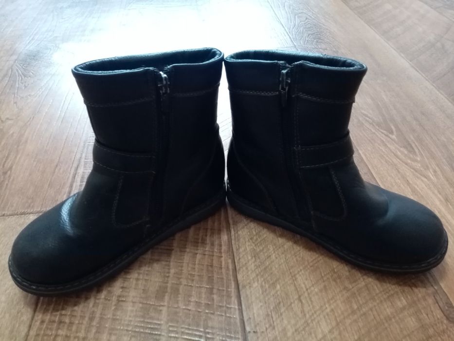 Продам детские сапоги.