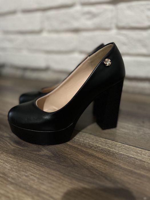 Разные туфли, одного размера