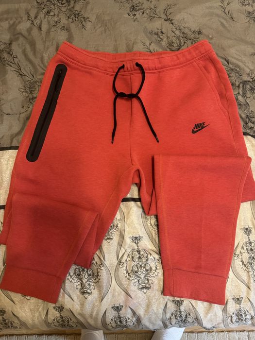 Pantaloni NIKE TECH Roșu