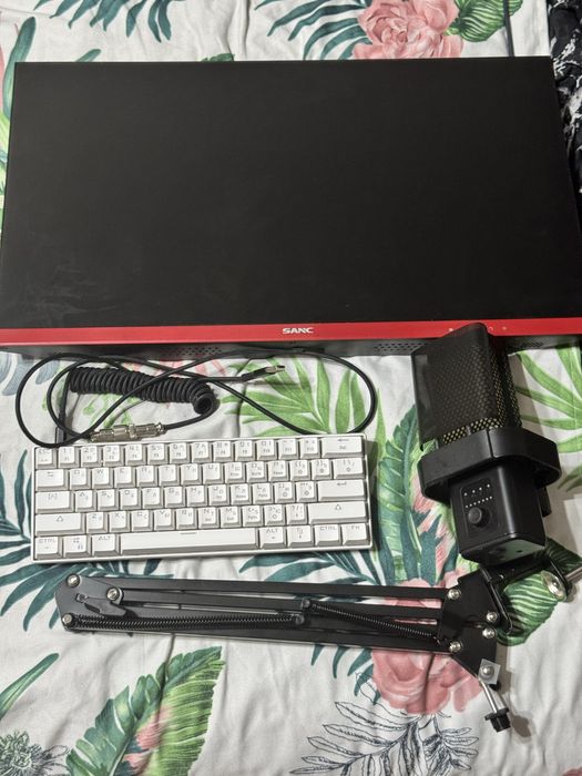 Монитор микрофон клава