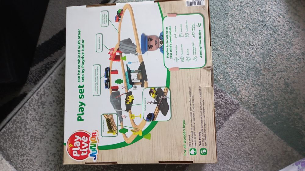 Дървени релси и влакче на батерии,строителна площадка,пожарна,и др.