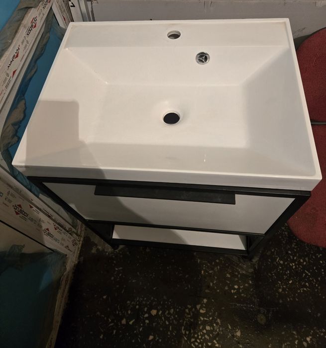 Продам тумбу  с  раквиной с зерколой