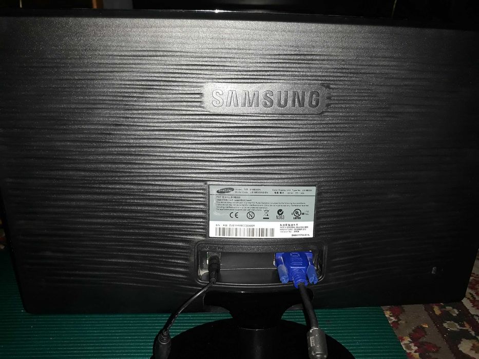 Monitor LED Samsung 19 inch wide