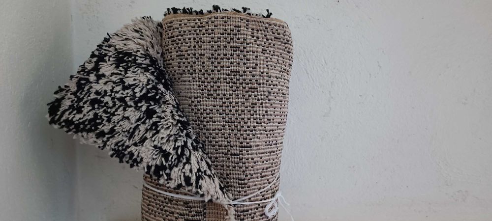 Продавам килим за хол 195/280 см.