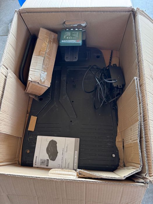 Robot de tuns iarba Parkside