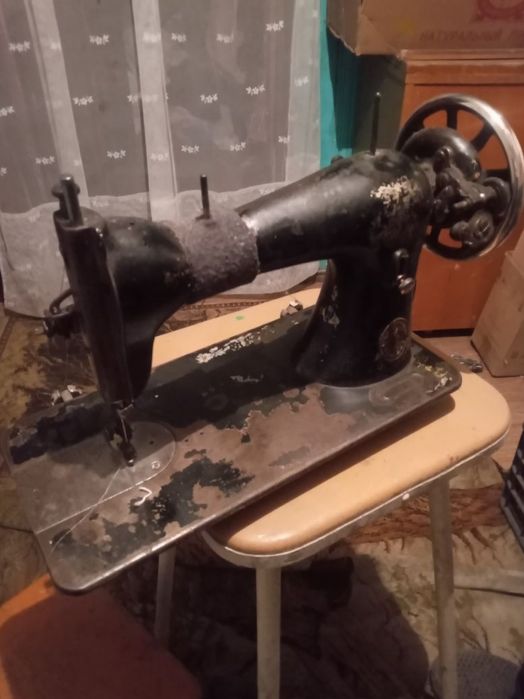 Продам швейную машинку Зингер.