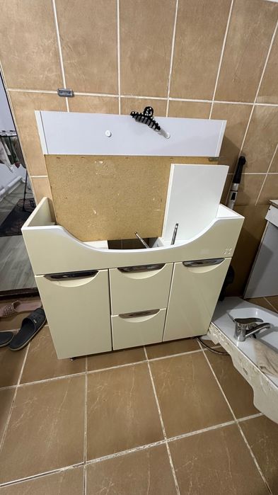 Раковина с тумбой