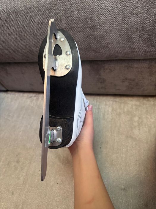 Коньки фигурные 34 размера, белые, утепленные