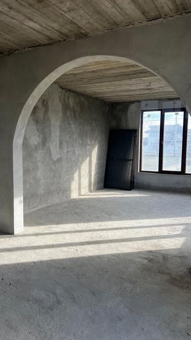 Casă la roșu de vânzare