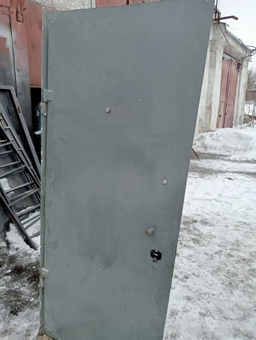 Продаю дверь б/у