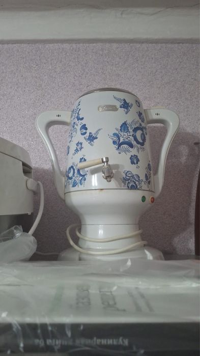 Микроволновка, ковер, самовар, посуда