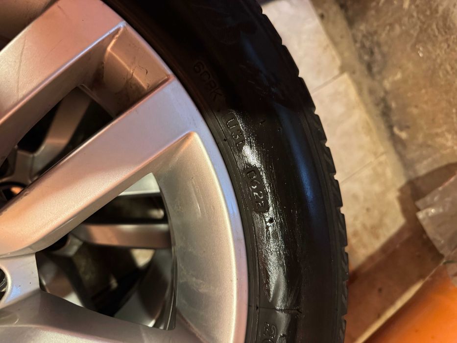 Продавам летни гуми с джанти за VW 205/55/16