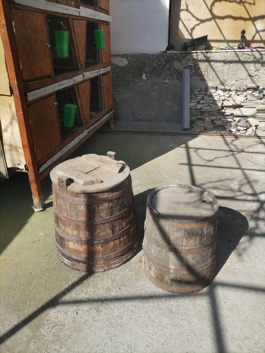 Дървени старинни каци