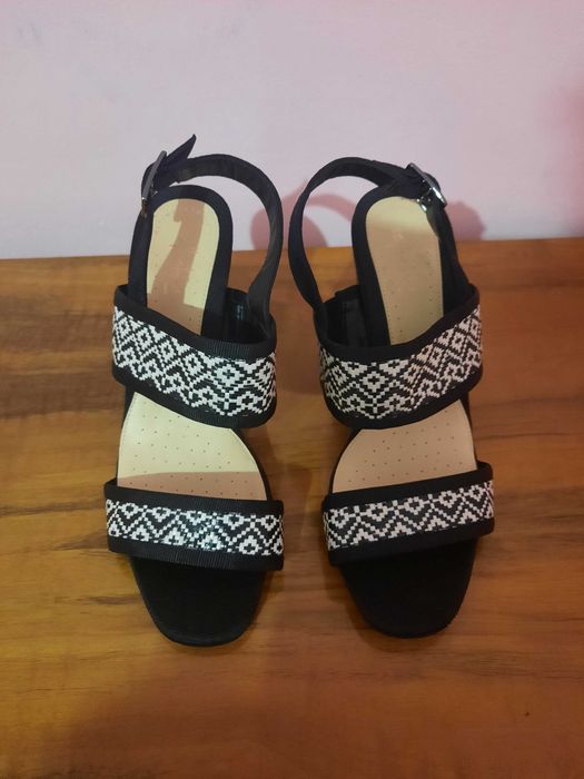 Sandale Clarks nou