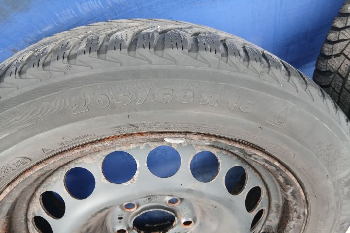 Jante tabla cu anvelope 16 - set 205/60 R16 7JX16H2 8K0601027A 205/60