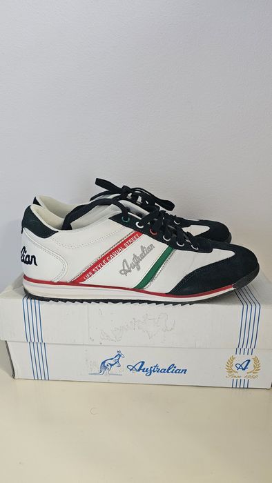 Adidasi casual Australian