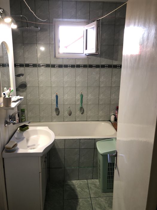 De vanzare apartament 3 camere +garaj+beci